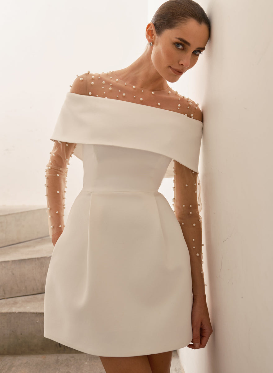 What to wear to a registry office wedding?
