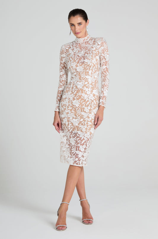 Naomi Weißes Kleid