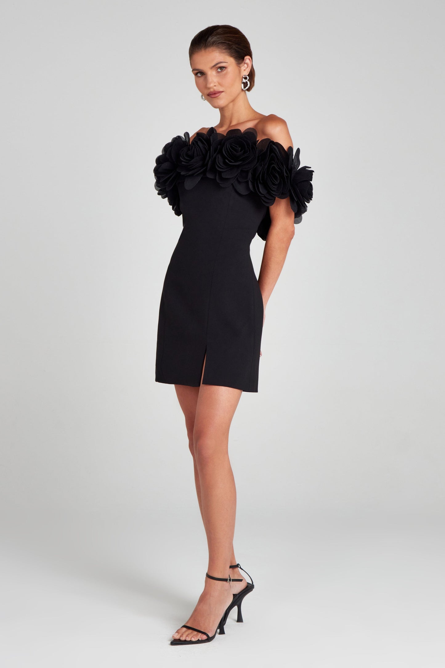 Renee Schwarzes Kleid