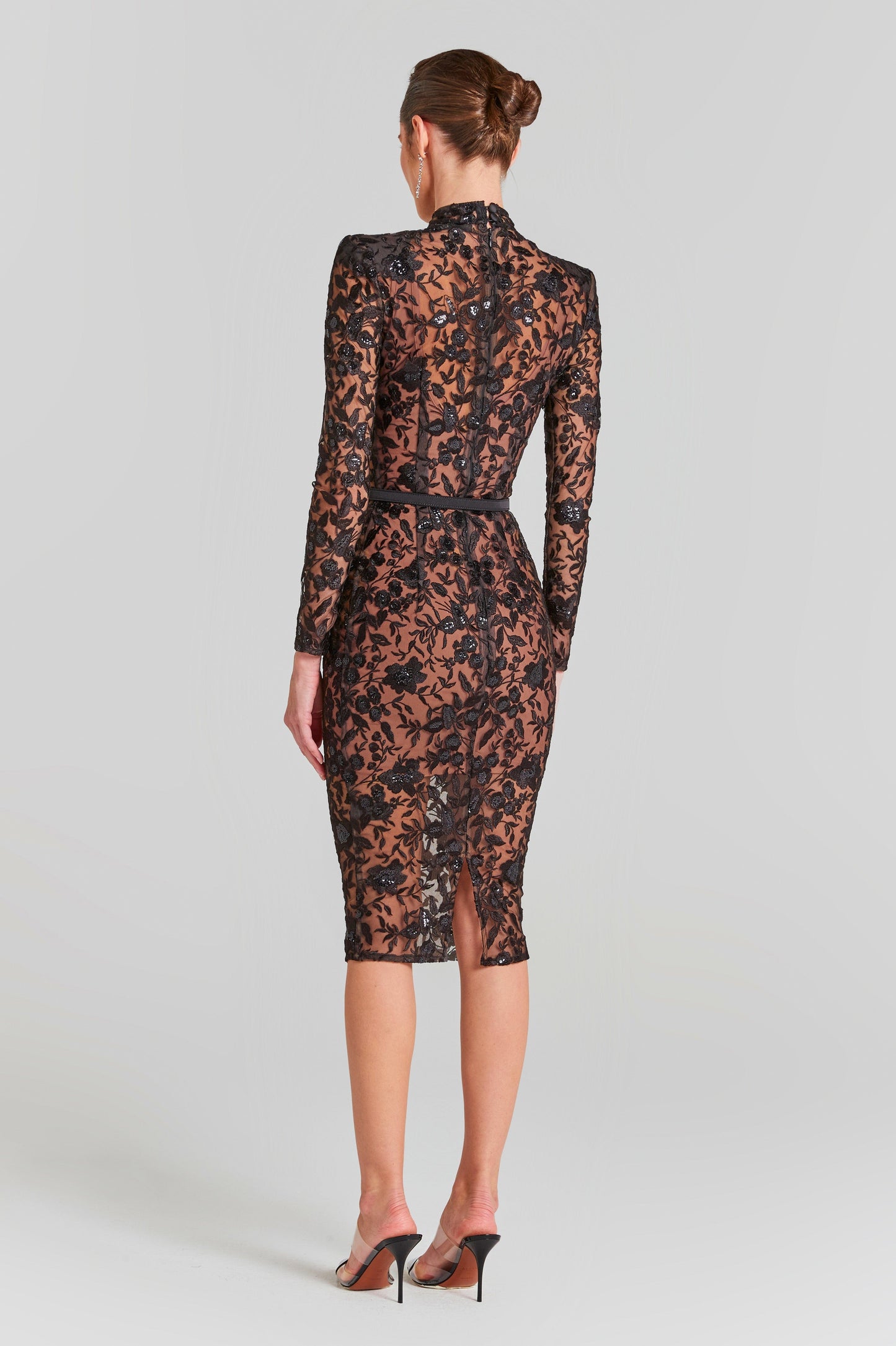 Naomi Schwarzes Kleid